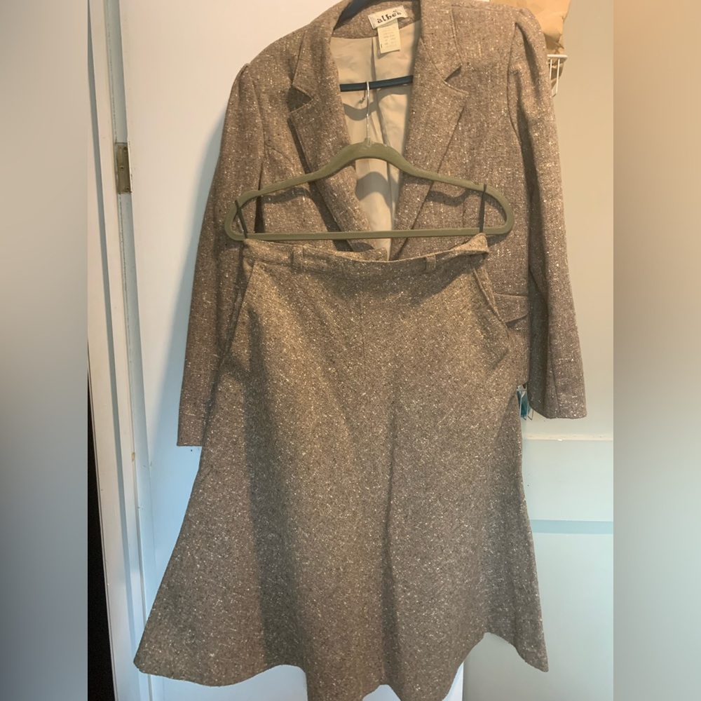 Albee vintage women’s 2 piece set jacket and skirt